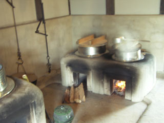 藁葺き農家の土間